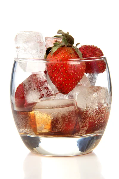 Erdbeeren und Zitronenwein — Stockfoto