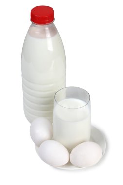 yumurta ve su bardağı süt