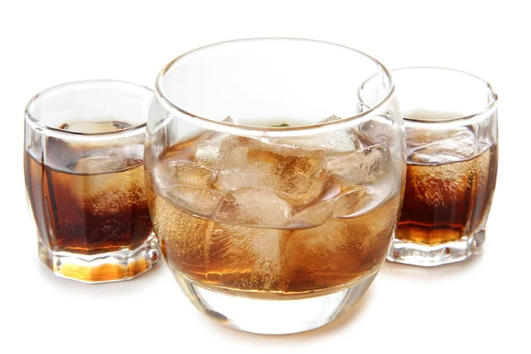 Whiskey drinken en ijs — Stockfoto