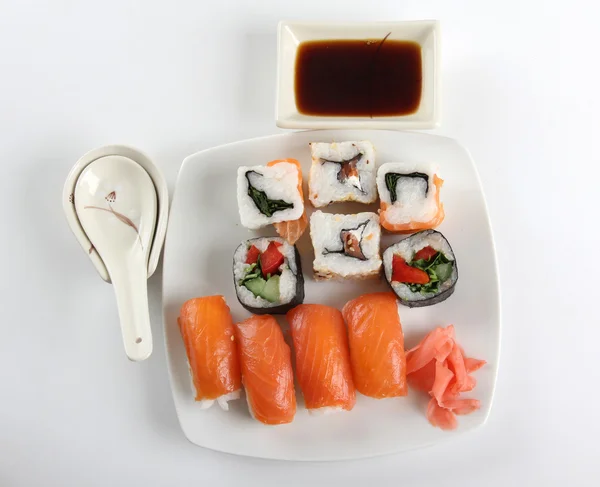 Sushi de peixe na mesa — Fotografia de Stock