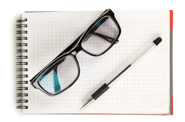 Brille auf Blocknote — Stockfoto