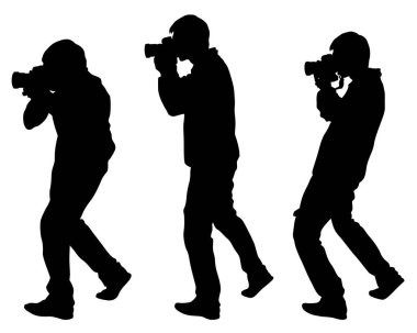 Sokakta kameralı bir adam. Beyaz arka planda izole edilmiş insan siluetleri