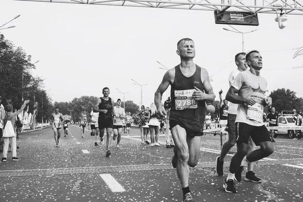 September 2018 Minsk Belarus Marathon Race Strong Athletes Cross Finish — 스톡 사진