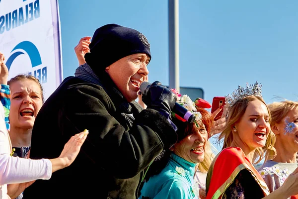 Marzo 2019 Minsk Bielorrusia Hombre Mujeres Hermosas Cantan Durante Ceremonia — Foto de Stock