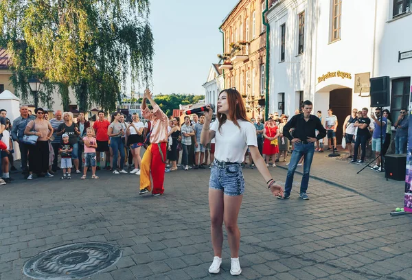 August 2018 Minsk Belarus Beautiful Teen Girl Microphone Participates Singing — Stock Photo, Image