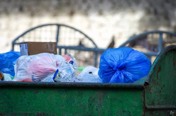 Dumpsters Pełne Śmieci — Zdjęcie stockowe