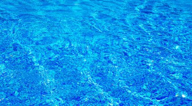 Yüzme havuzunda su dalgalanma