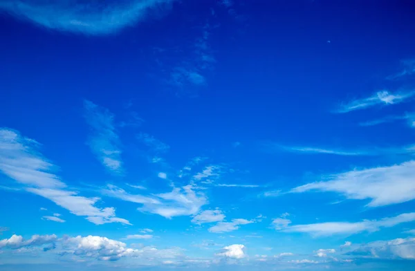 Witte Wolken Blauwe Lucht — Stockfoto