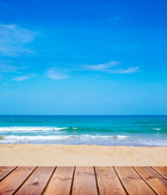 Güzel gökyüzü ve mavi deniz