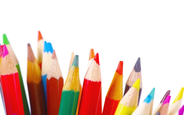 Beyaz Arka Plan Üzerinde Renkli Kalemler Yığını — Stok fotoğraf