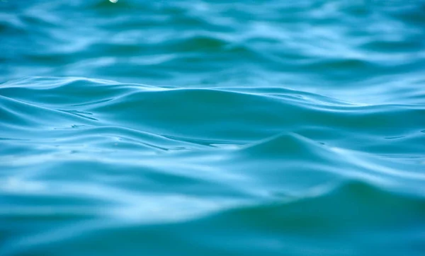 青い海の水の背景の質感 — ストック写真