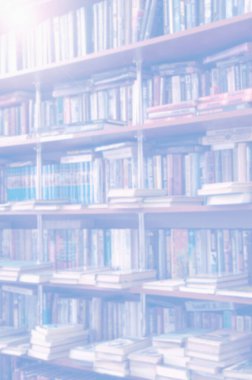 arka plan tasarımınız için Kütüphane içinde bulanık bookshelf