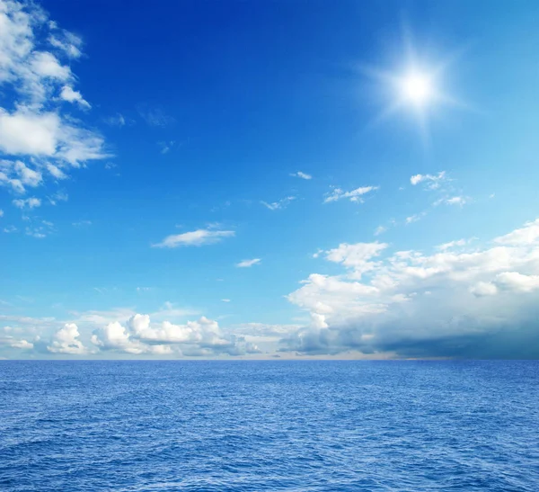 Красивое Небо Синее Море — стоковое фото