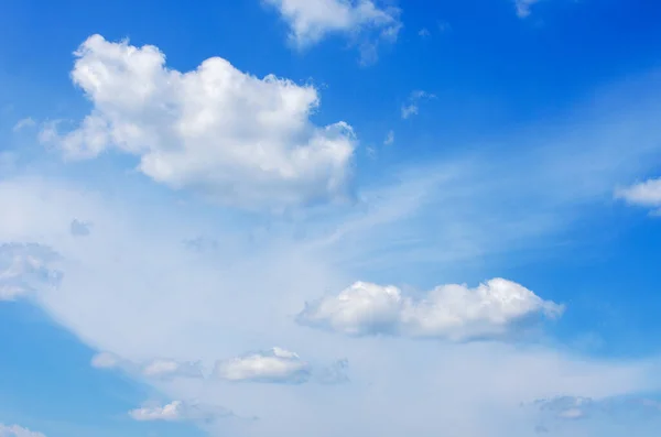 Witte Wolken Blauwe Lucht — Stockfoto