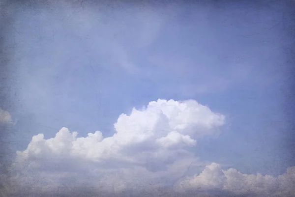 蓝蓝的天空云的 Grunge — 图库照片