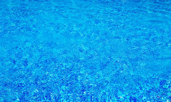 スイミングプールの背景のリップル水 — ストック写真