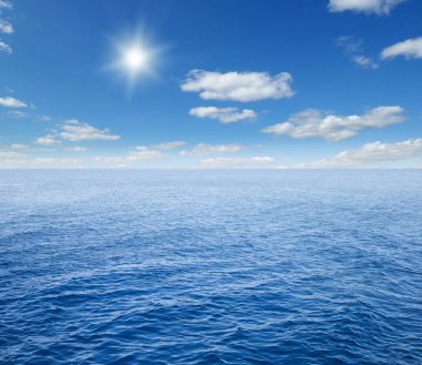 güzel gökyüzü ve mavi okyanus
