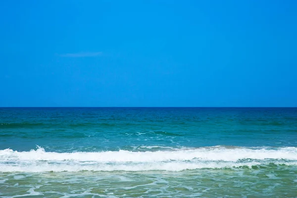 Piękne Niebo Błękitne Morze — Zdjęcie stockowe