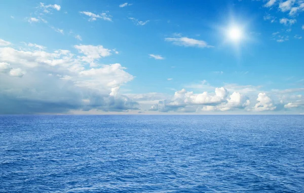 Céu Bonito Oceano Azul — Fotografia de Stock