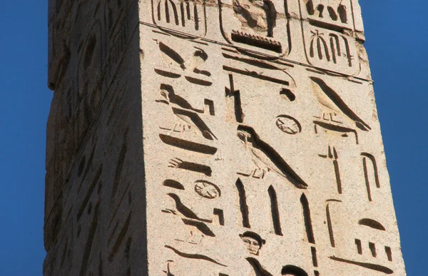 Nächster ägyptischer Obelisk in rom (italien)) — Stockfoto