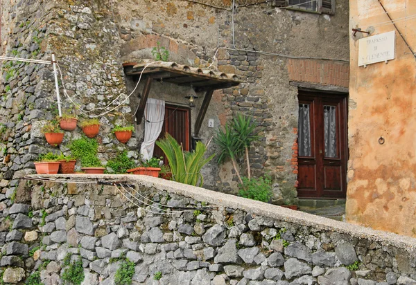 Porche de la casa vieja (Viterbo, Lazio, Italia ) —  Fotos de Stock