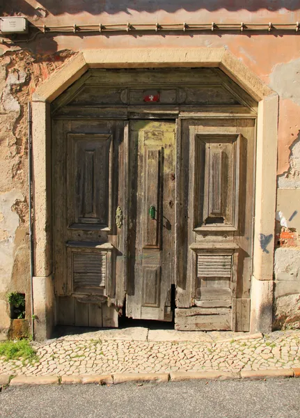 Puerta vieja (Portugal ) — Foto de Stock