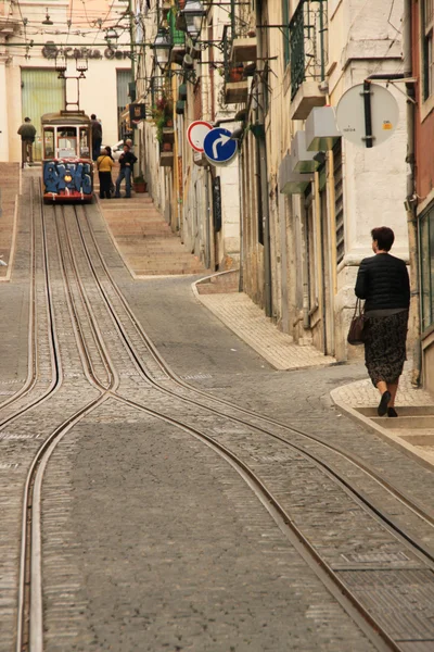 Фуникулер (Elevador) в Лиссабоне, Португалия — стоковое фото