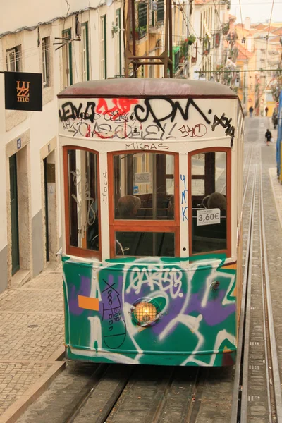 Bergbanan (elevador) i Lissabon, portugal — Stockfoto