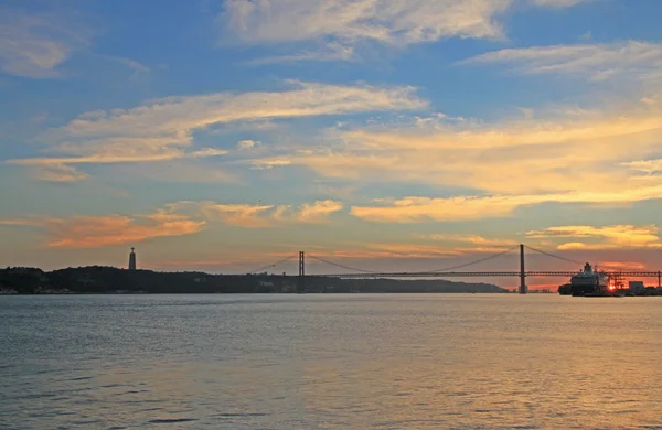 Sunset on river Tejo (Lisbon, Portugal) — Stock Photo, Image