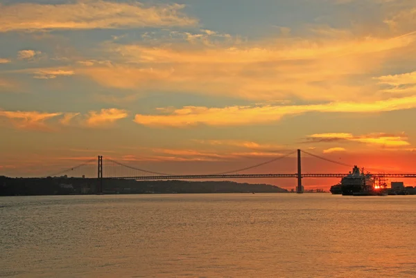 Sunset on river Tejo (Lisbon, Portugal) — Stock Photo, Image