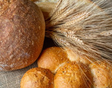 Fırından yeni çıkmış taze ekmek.