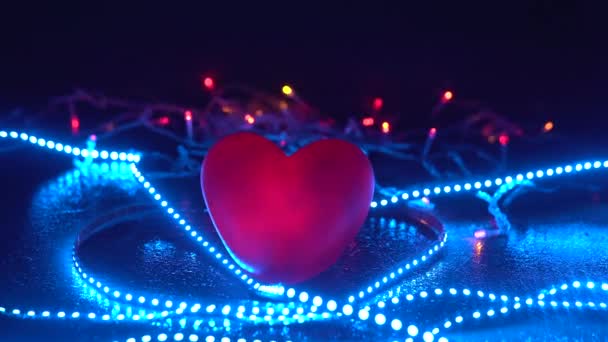 Corazón Amoroso Entre Las Luces Led — Vídeos de Stock