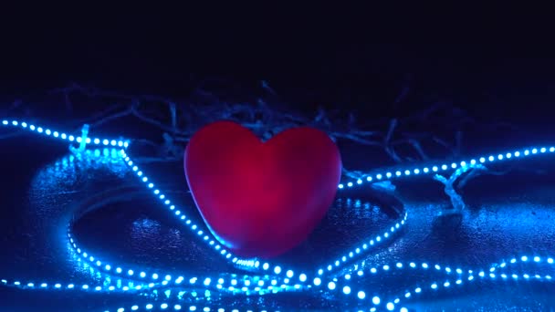 Ett Kärleksfullt Hjärta Bland Blyljusen — Stockvideo