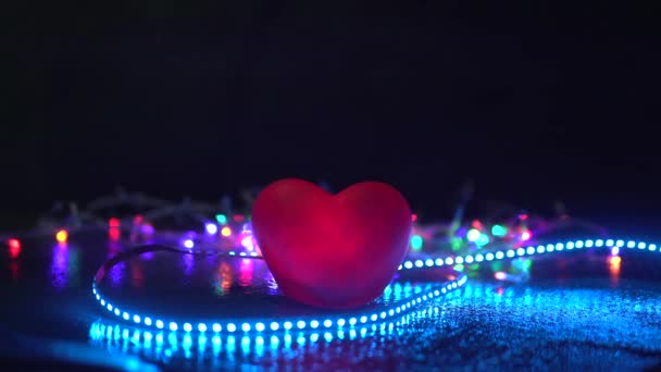 Corazón Amoroso Entre Las Luces Led — Vídeos de Stock