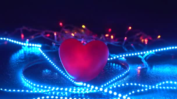 Corazón Amoroso Entre Las Luces Led — Vídeos de Stock