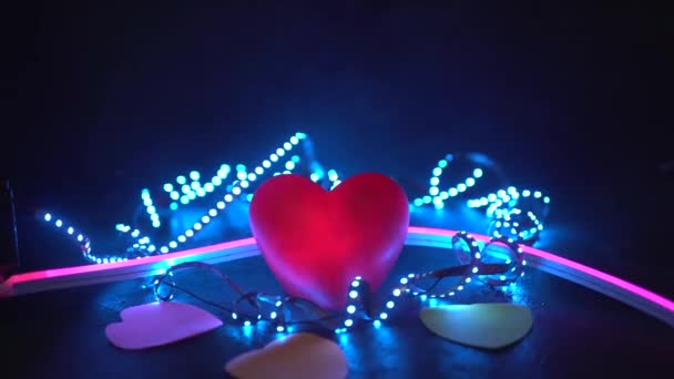 Coração Amoroso Entre Luzes Conduzidas — Vídeo de Stock