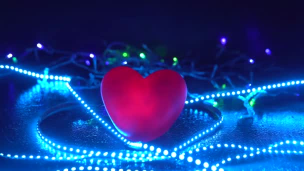 Coração Amoroso Entre Luzes Conduzidas — Vídeo de Stock