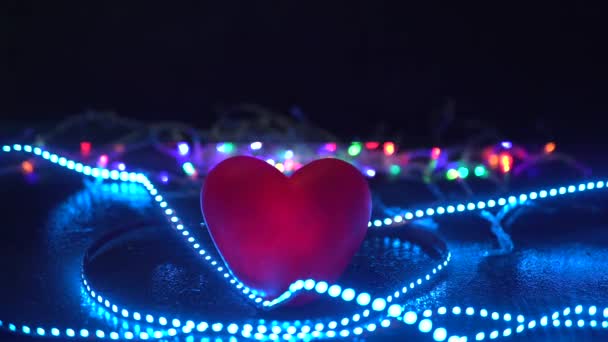 Corazón Amoroso Entre Las Luces Led — Vídeos de Stock