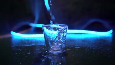 Yüksek ph değeri olan içilebilir bir su.