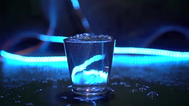 Drickbart Vatten Med Högt Värde — Stockvideo