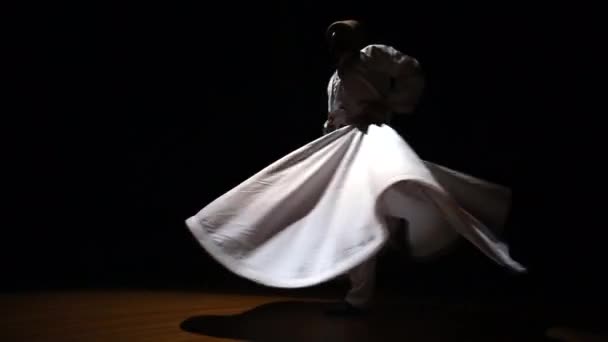 Het Beeld Van Een Wervelende Dervish Duisternis — Stockvideo