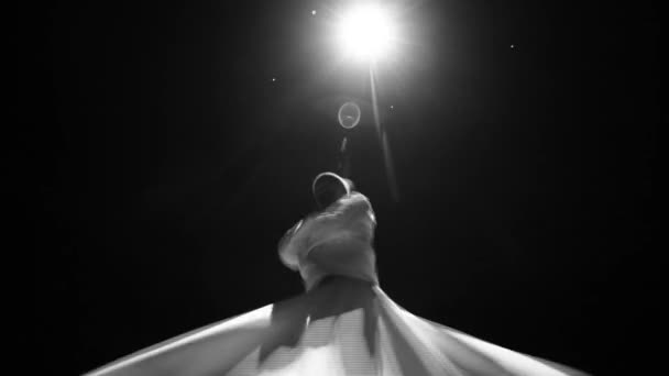 Egy Örvénylő Dervis Képe Sötétben — Stock videók