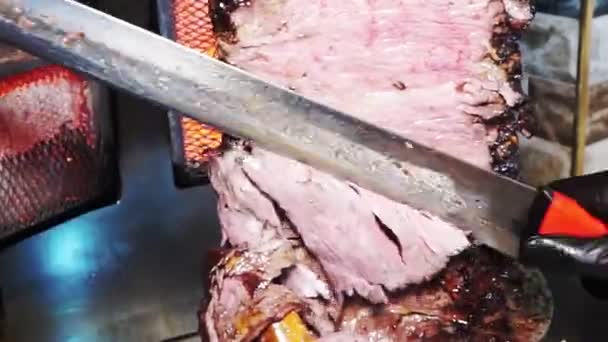 トルコの伝統的なドナーケバブ肉 — ストック動画
