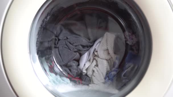 Elbiselerini Temizleme Zamanı — Stok video