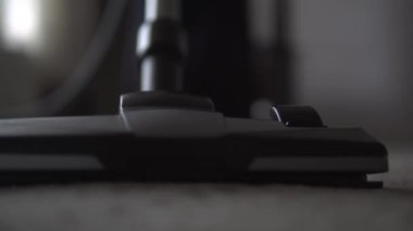 Elektrikli süpürge ile temizlik