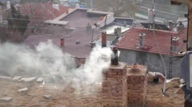 Soba kışın ısınmak için yanar.