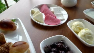 Güzel bir gün kahvaltıyla başlar.