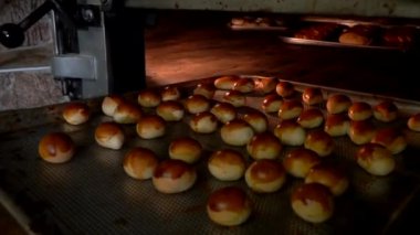 Yeni yapılmış simit ve hamur işleri.