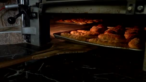 新鲜制作的面包圈和糕点 — 图库视频影像