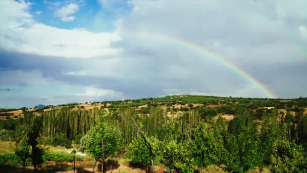 彩虹在雨后的天空 — 图库视频影像